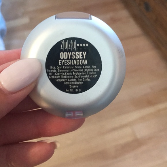 ZUZU Luxe Eyeshadow in the color Odyssey - Picture 4 of 5